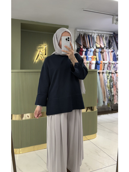 Kolu Yırtmaç Detaylı Sweatshirt -Lacivert 